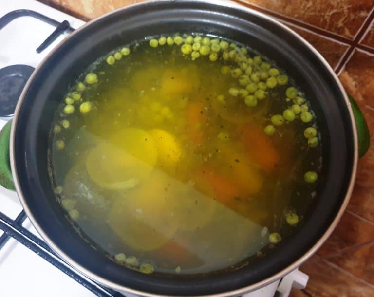 Fierbe supa de legume